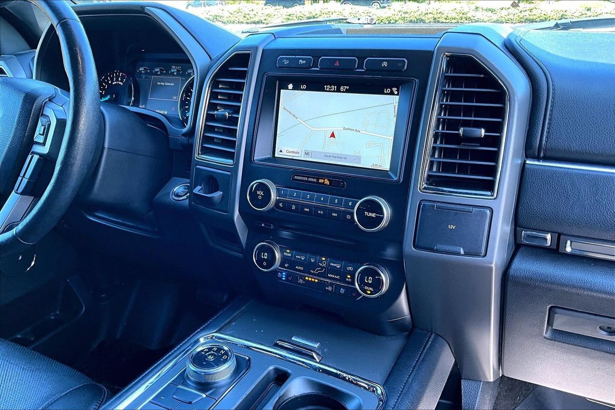 Used 2018 Ford Expedition XLT w/ Equipment Group 202A AWD/4WD image 34