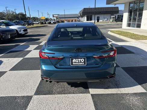 Used 2025 Toyota Camry SE image 4