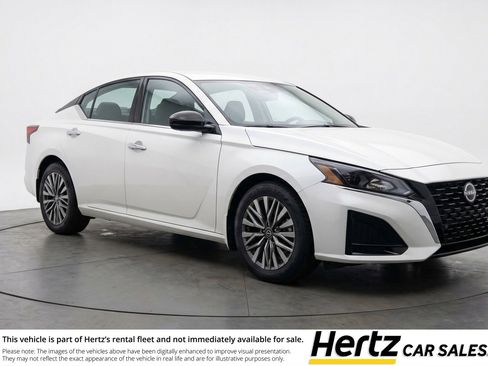 Used 2025 Nissan Altima 2.5 SV FWD image 1