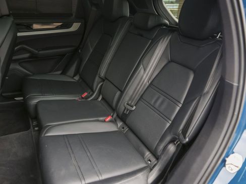 Certified 2025 Porsche Cayenne E-Hybrid image 31