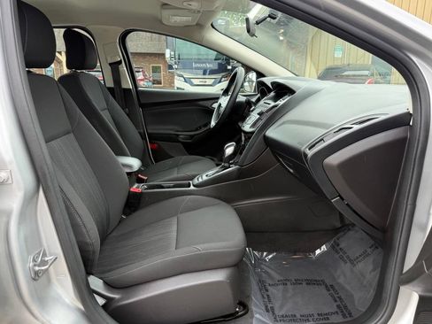 Used 2016 Ford Focus SE w/ Reverse Sensing Package FWD image 20