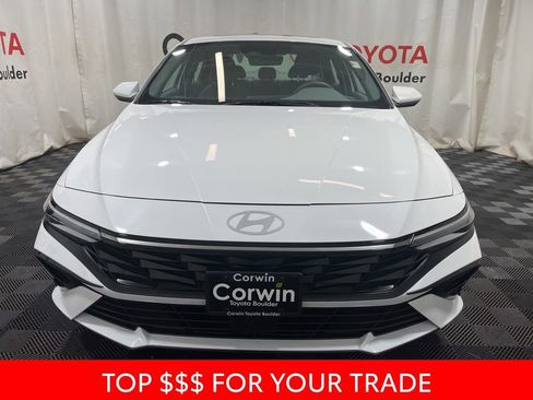 Used 2025 Hyundai Elantra SEL image 2