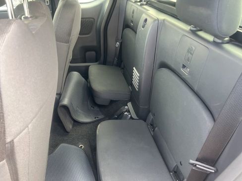 Certified 2025 Nissan Frontier SV image 10