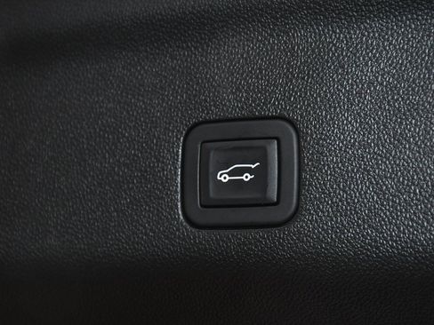 Used 2025 GMC Yukon Denali image 70