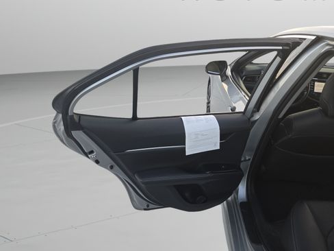 Used 2019 Toyota Camry XSE FWD image 17