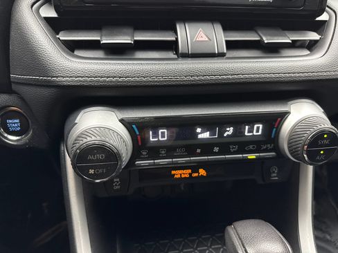 Used 2021 Toyota RAV4 XLE FWD image 29