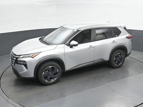 Used 2024 Nissan Rogue SV FWD image 36