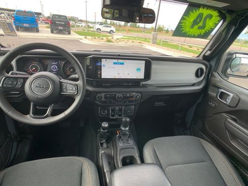 Used 2024 Jeep Gladiator Sport image 14