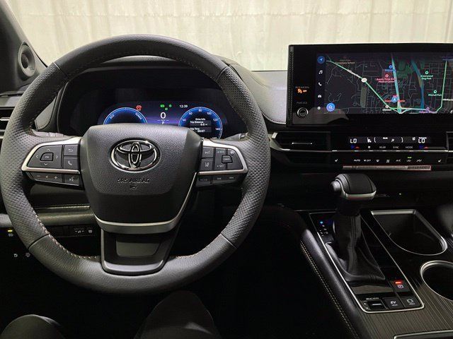 Certified 2026 Toyota Sienna XLE Woodland Edition AWD/4WD image 23