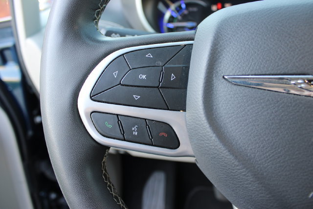Used 2024 Chrysler Pacifica Limited FWD image 13