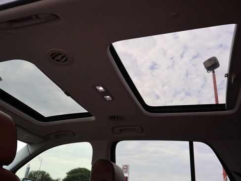 Used 2021 Chevrolet Traverse High Country FWD image 18