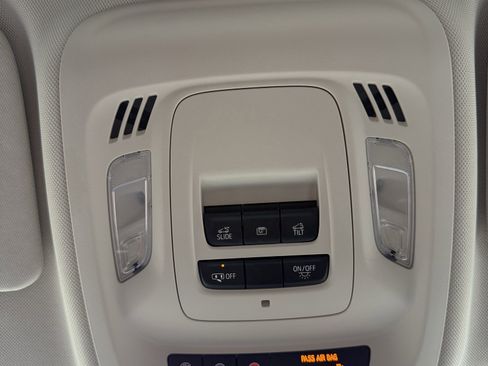 Used 2023 Buick Envision Essence w/ Sport Touring Package FWD image 32