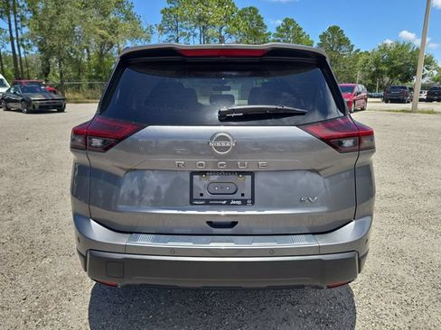 Used 2024 Nissan Rogue SV FWD image 5