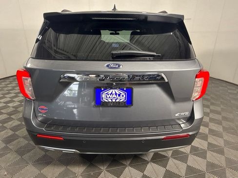 Used 2024 Ford Explorer XLT AWD/4WD image 8