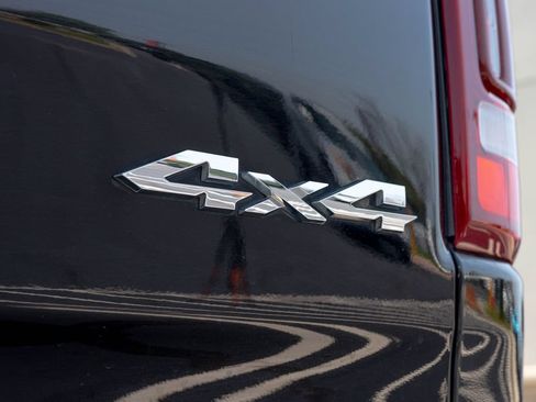 Used 2019 RAM 1500 Laramie AWD/4WD image 13