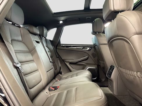 Used 2023 Porsche Macan S AWD/4WD image 17