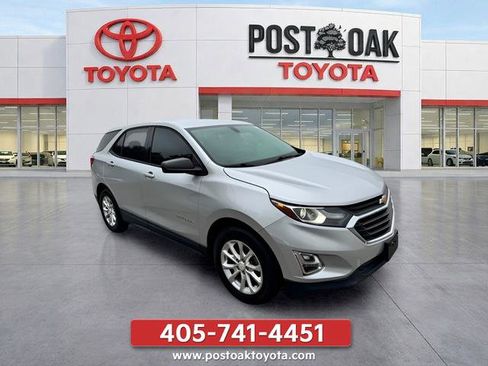 Used 2018 Chevrolet Equinox LS FWD image 3