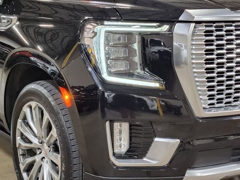 Used 2022 GMC Yukon Denali w/ Denali Premium Package AWD/4WD image 13