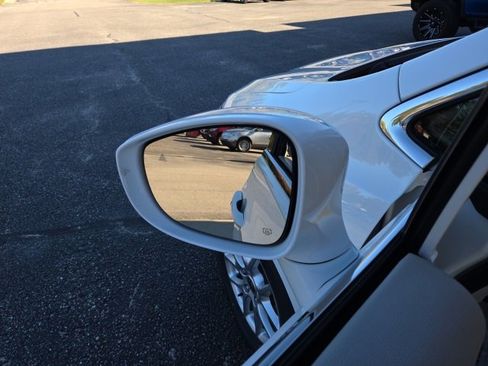 Used 2022 Chrysler Pacifica Touring-L image 87