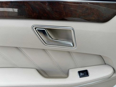 Used 2015 Mercedes-Benz E 400 4MATIC Sedan image 38