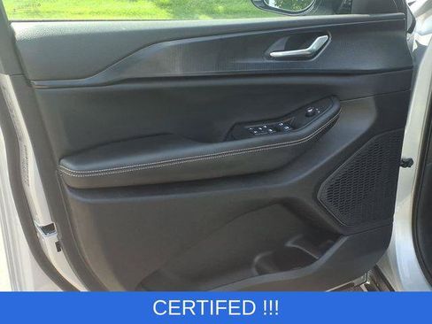 Certified 2025 Jeep Grand Cherokee Altitude AWD/4WD image 8