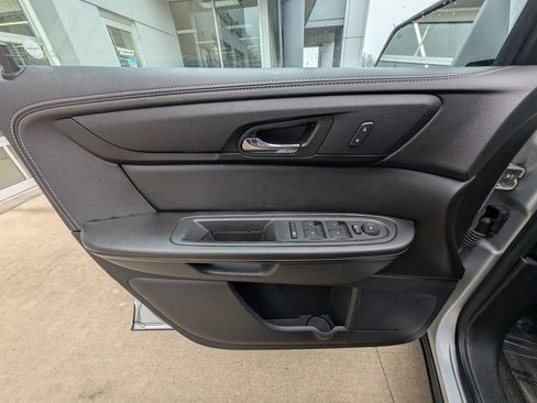 Used 2015 Chevrolet Traverse LT w/ Style and Technology Package image 37