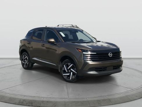 Certified 2025 Nissan Kicks SV image 1