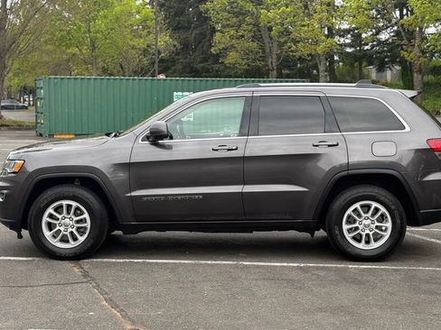 Used 2020 Jeep Grand Cherokee Laredo RWD image 2
