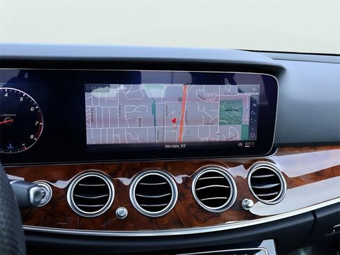 Used 2018 Mercedes-Benz E 300 4MATIC image 22