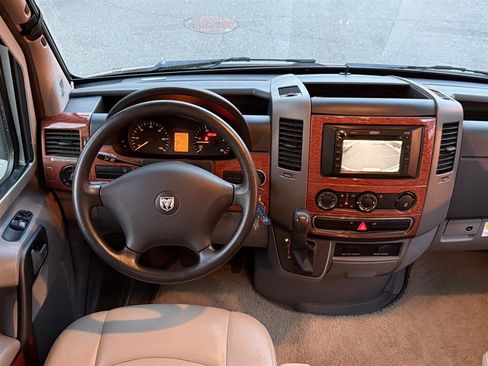 Used 2008 Dodge Sprinter 3500 RWD image 10