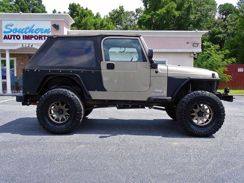Used 2005 Jeep Wrangler Unlimited AWD/4WD image 13
