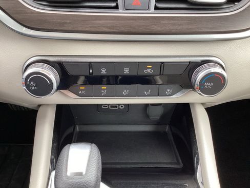 Used 2024 Nissan Altima 2.5 SV FWD image 21