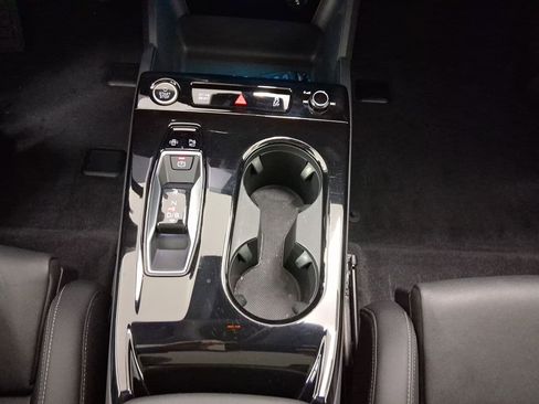 Used 2025 Audi Q6 e-tron Premium Plus image 16