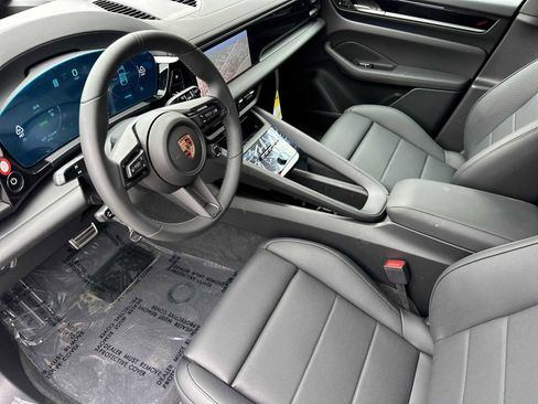 New 2025 Porsche Macan 4S Electric image 4