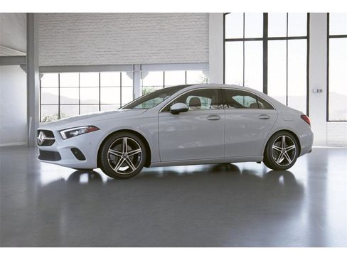 Used 2022 Mercedes-Benz A 220 4MATIC image 38