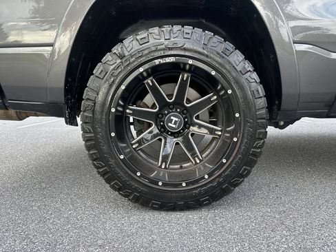 Used 2022 RAM 1500 Laramie AWD/4WD image 46