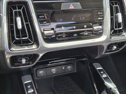 Certified 2023 Kia Sorento SX FWD image 27