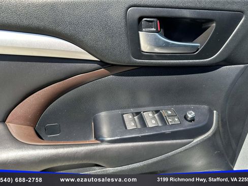 Used 2019 Toyota Highlander XLE AWD/4WD image 17
