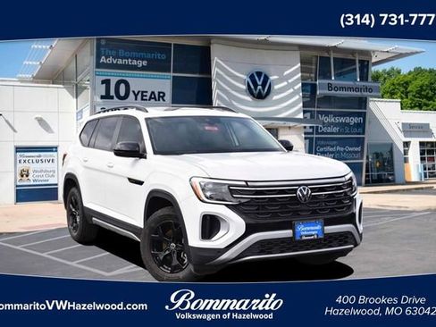 Used 2025 Volkswagen Atlas Peak Edition SE AWD/4WD image 1
