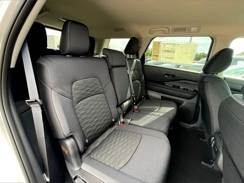 New 2025 Nissan Pathfinder SV image 12
