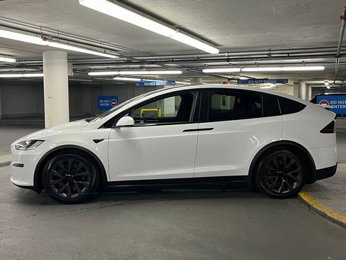 Used 2023 Tesla Model X AWD/4WD image 36