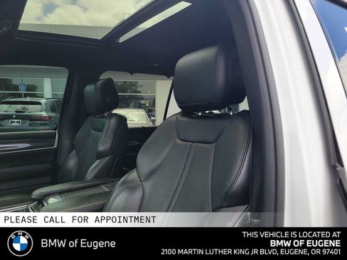 Used 2022 Jeep Wagoneer Series III w/ Premium Group I AWD/4WD image 25