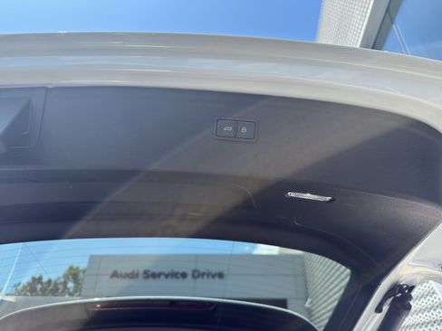 Used 2023 Audi Q5 2.0T Premium w/ Convenience Package AWD/4WD image 11