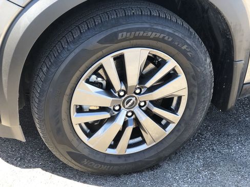 Used 2025 Nissan Pathfinder S image 2