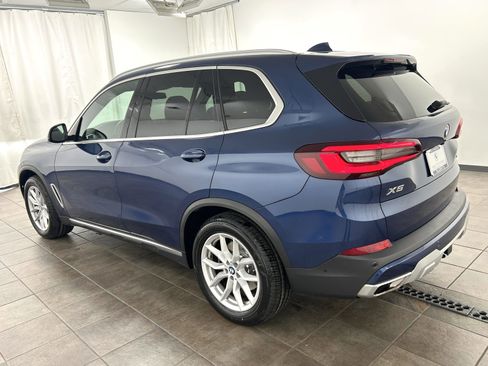Used 2022 BMW X5 xDrive40i w/ Premium Package image 3