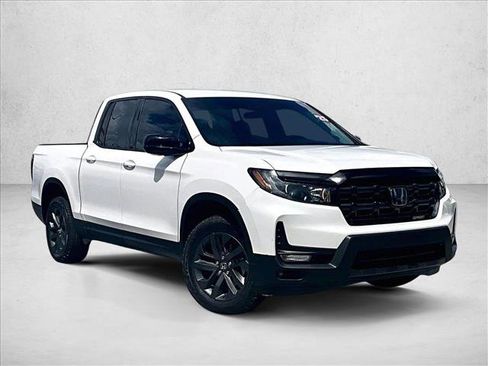 Used 2025 Honda Ridgeline Sport image 12