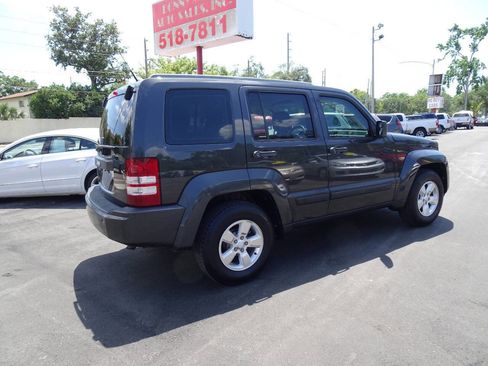 Used 2011 Jeep Liberty Sport image 7