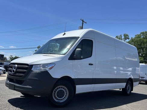Used 2022 Mercedes-Benz Sprinter 2500 image 2