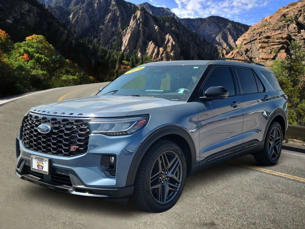 Used 2025 Ford Explorer ST AWD/4WD image 5