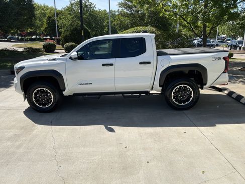 Used 2024 Toyota Tacoma TRD Off-Road AWD/4WD image 7